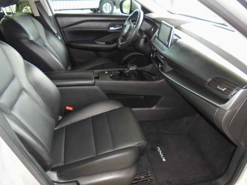 Used 2024 Nissan Rogue SV w/ SV Premium Package FWD image 8