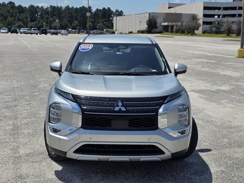 Used 2024 Mitsubishi Outlander SE FWD image 2