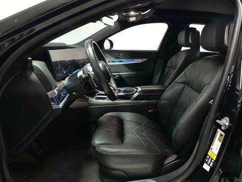 Certified 2023 BMW 760i xDrive w/ Luxury Rear Seating Package AWD/4WD image 8