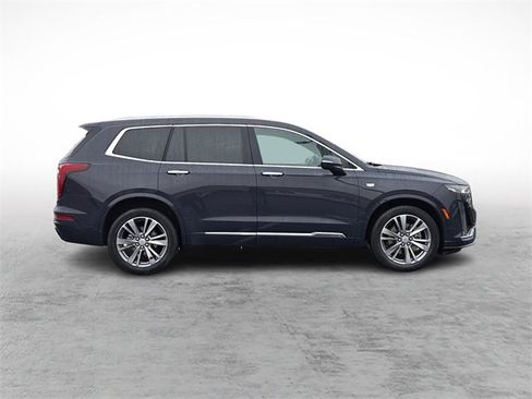 Used 2025 Cadillac XT6 Premium Luxury image 6