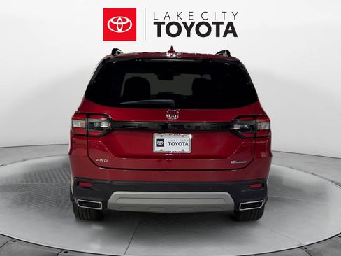 Used 2024 Honda Pilot Touring image 5