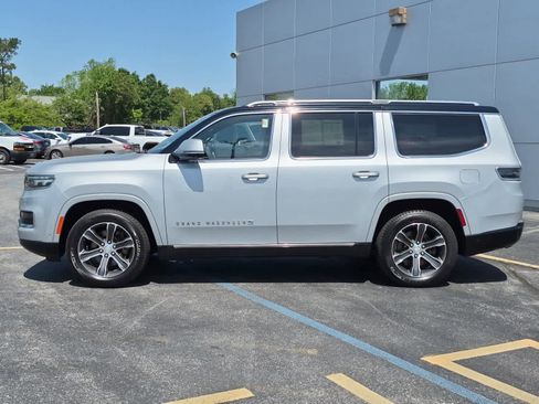Used 2022 Jeep Grand Wagoneer Series I AWD/4WD image 5