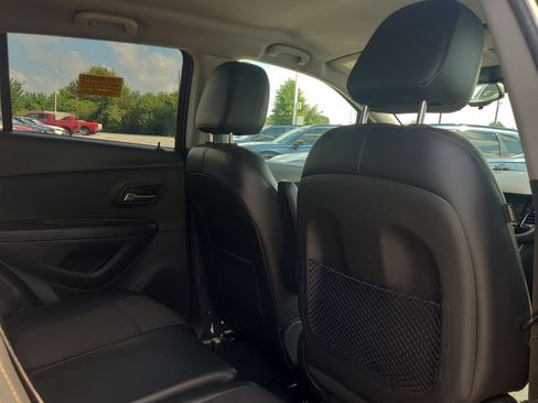 Used 2019 Chevrolet Trax LT w/ LT Convenience Package FWD image 17