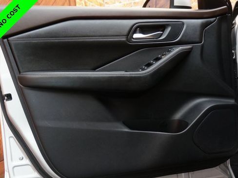 Used 2022 Nissan Rogue SV w/ SV Premium Package image 30