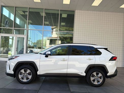 Used 2025 Toyota RAV4 LE AWD/4WD image 2