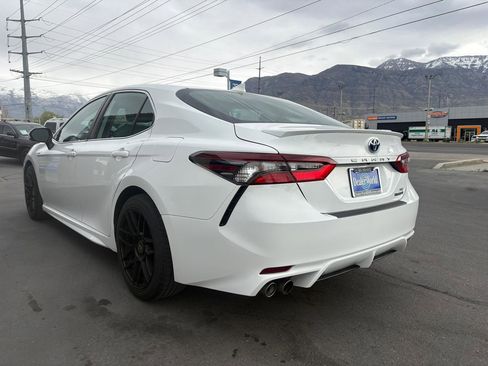 Used 2021 Toyota Camry SE image 4