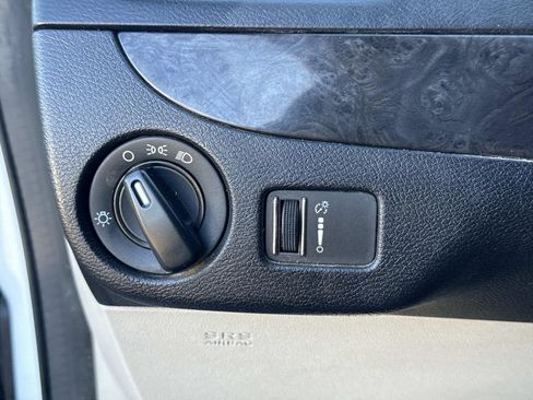 Used 2019 Dodge Grand Caravan SE w/ UConnect Hands-Free Group image 30