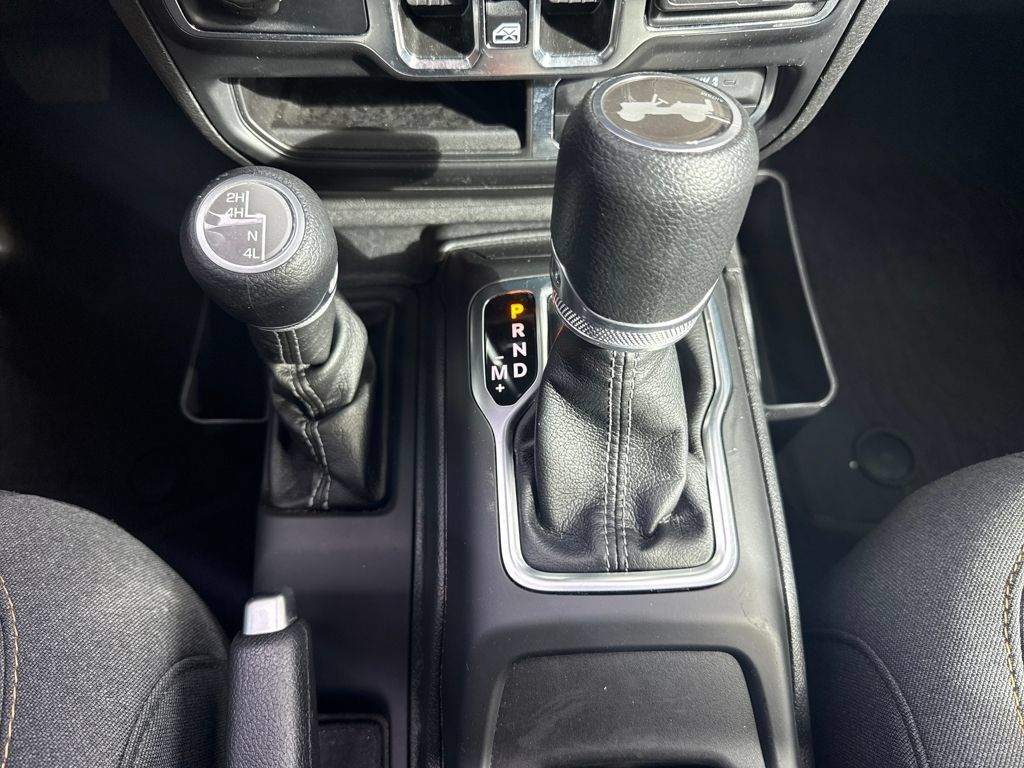 Used 2024 Jeep Wrangler Unlimited Sahara AWD/4WD image 22