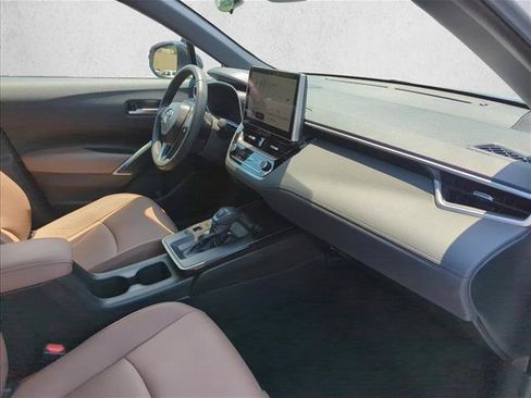 Used 2026 Toyota Corolla Cross XLE FWD image 23