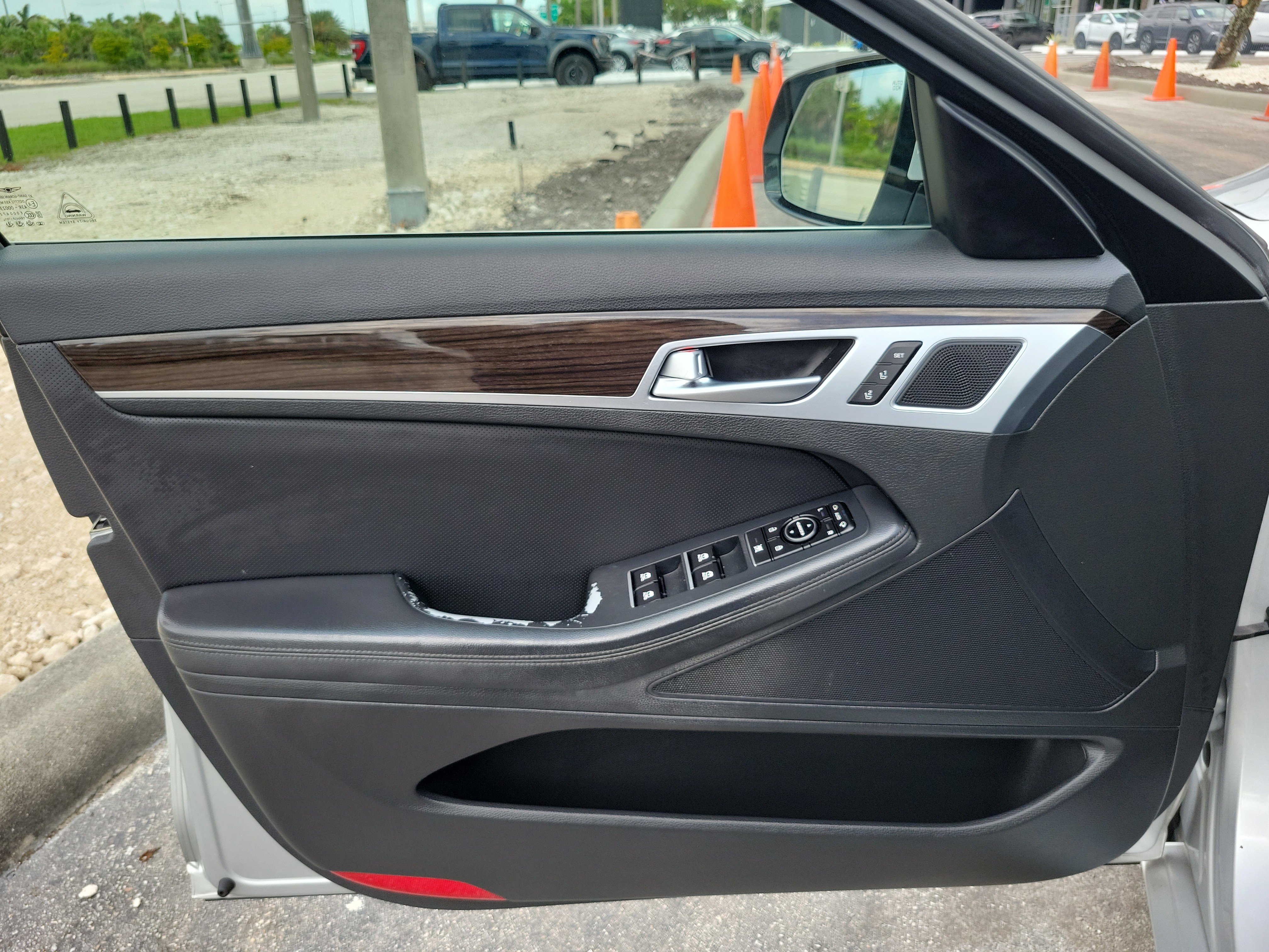 Used 2017 Genesis G80 3.8 RWD image 23