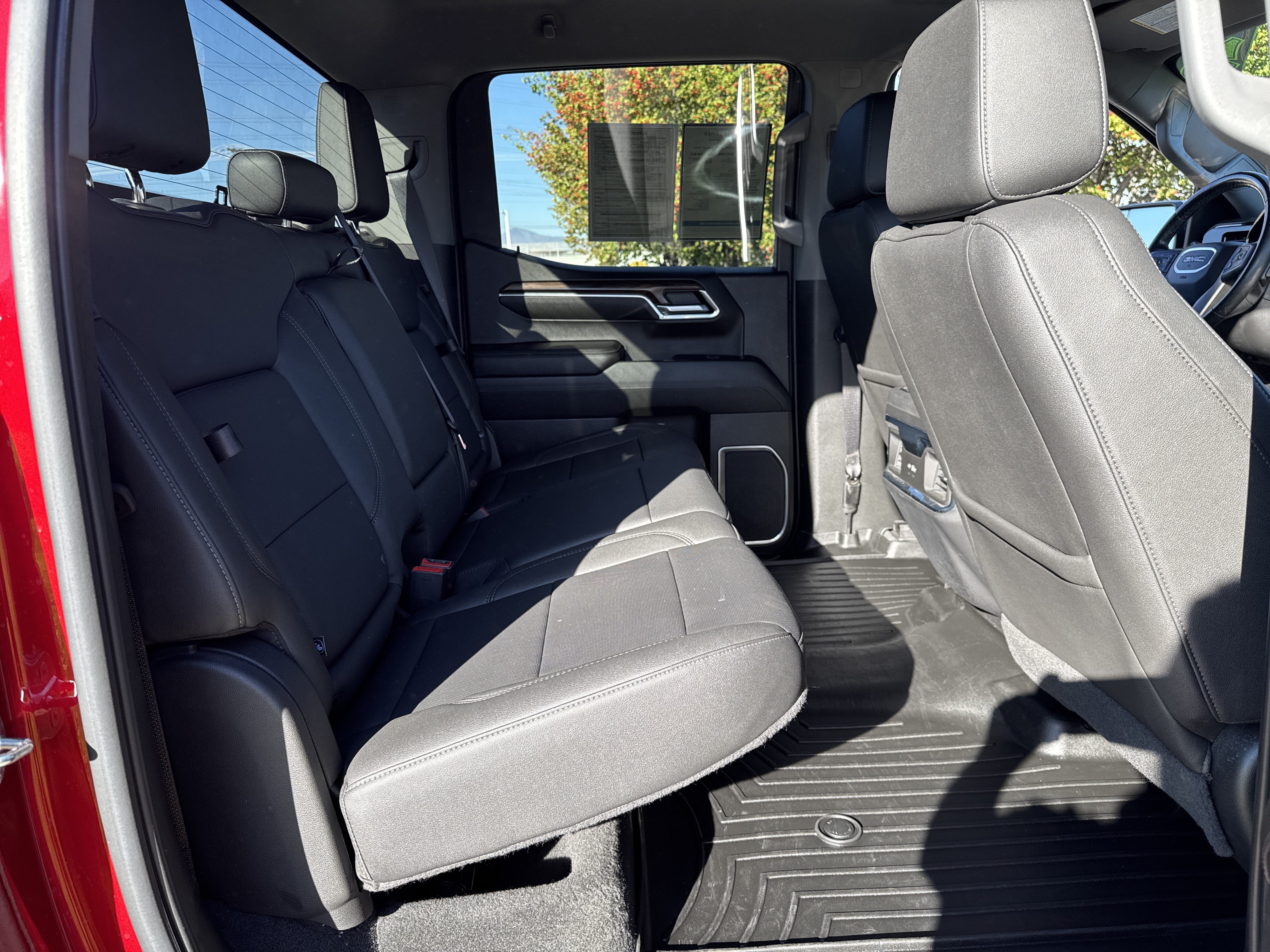 Used 2022 GMC Sierra 1500 SLT w/ SLT Convenience Package AWD/4WD image 24