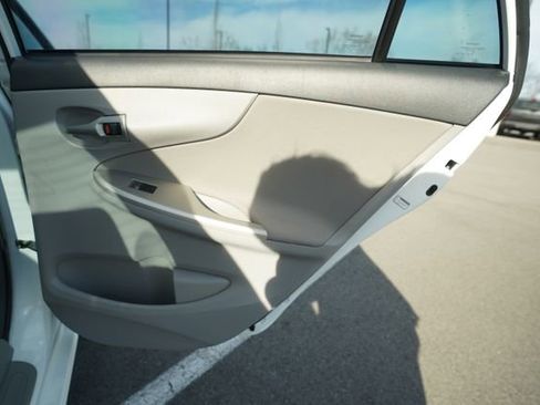 Used 2013 Toyota Corolla LE image 22