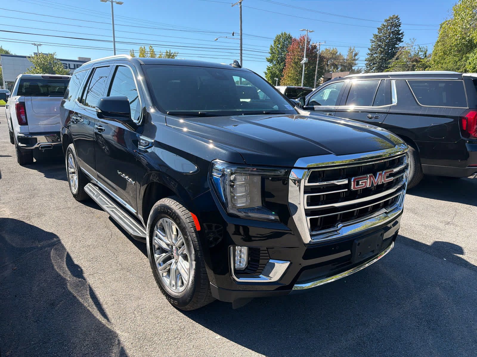 Used 2023 GMC Yukon SLT w/ SLT Premium Package AWD/4WD image 13