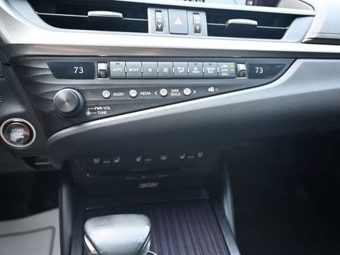 Used 2019 Lexus ES 350 w/ Accessory Package 2 FWD image 17