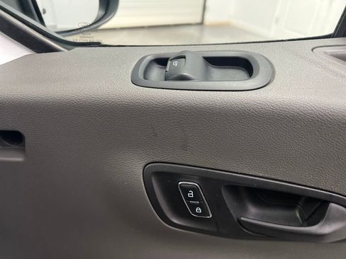 Used 2023 Ford Transit 350 XLT image 28