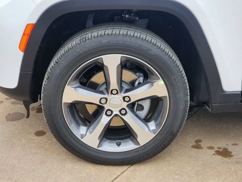 New 2026 Jeep Grand Cherokee Limited RWD image 7