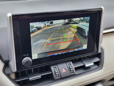 Used 2023 Toyota RAV4 XLE Premium image 17