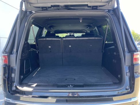 Used 2024 Jeep Wagoneer L Series II w/ Flexible Seating Group AWD/4WD image 6