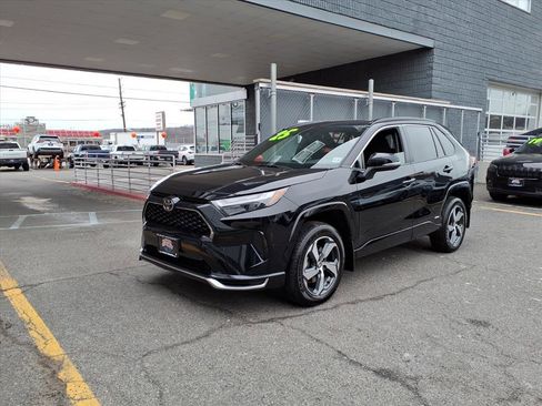 Certified 2025 Toyota RAV4 SE image 3