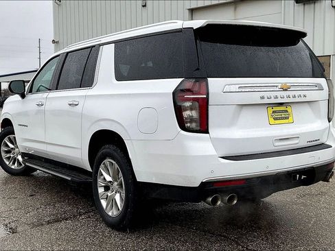 Used 2023 Chevrolet Suburban Premier image 3