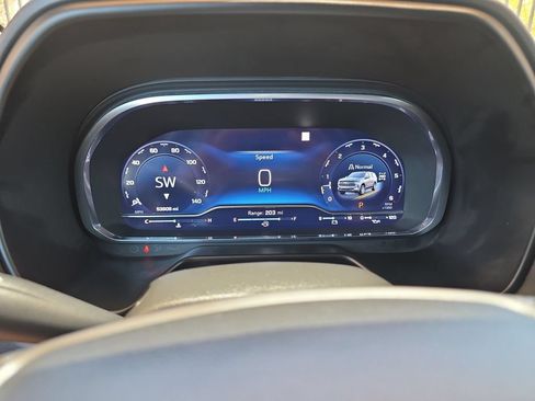 Used 2022 Chevrolet Tahoe Z71 w/ Luxury Package AWD/4WD image 12