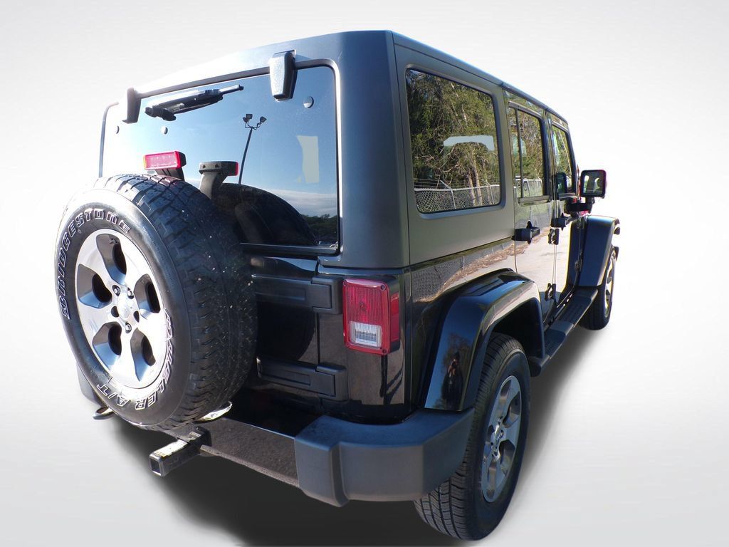 Used 2017 Jeep Wrangler Unlimited Sahara AWD/4WD image 6