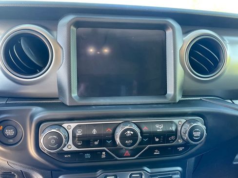 Used 2023 Jeep Wrangler Unlimited w/ Cold Weather Group AWD/4WD image 18