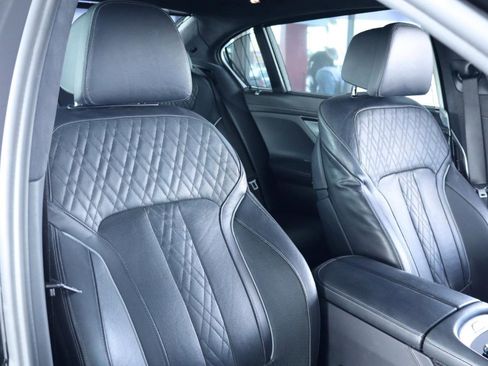Used 2018 BMW 750i RWD image 39