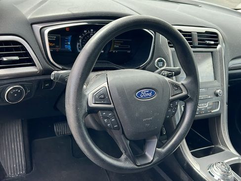 Used 2020 Ford Fusion SE FWD image 10