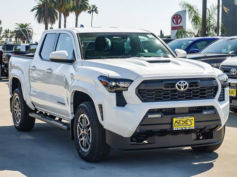 New 2025 Toyota Tacoma TRD Sport image 3