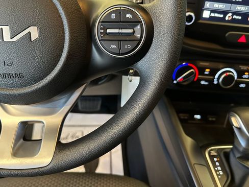 Used 2025 Kia Soul LX w/ LX Technology Package FWD image 12