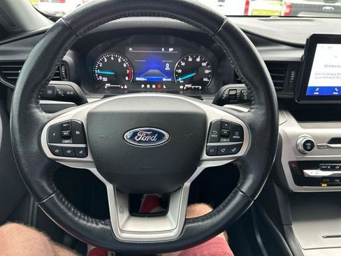 Used 2022 Ford Explorer XLT AWD/4WD image 13