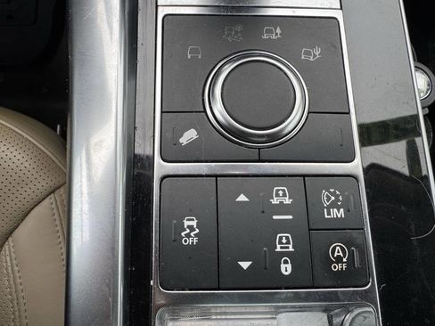Used 2017 Land Rover Range Rover Sport HSE image 10