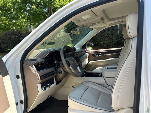 Used 2021 GMC Yukon XL Denali w/ Denali Premium Package AWD/4WD image 42