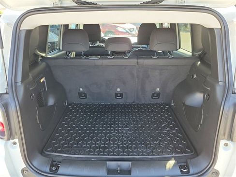 Used 2023 Jeep Renegade Altitude image 10