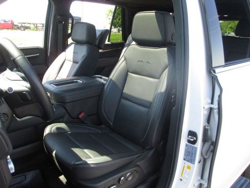 Certified 2023 GMC Yukon Denali w/ Denali Reserve Package AWD/4WD image 22