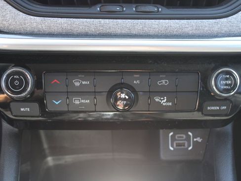 Used 2022 Jeep Compass Latitude image 17