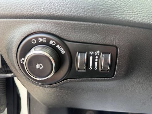 Used 2017 Jeep Compass Trailhawk w/ Leather Interior Group AWD/4WD image 16