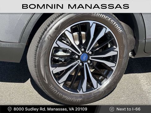 Used 2022 Ford Escape SE w/ SE Sport Appearance Package image 7