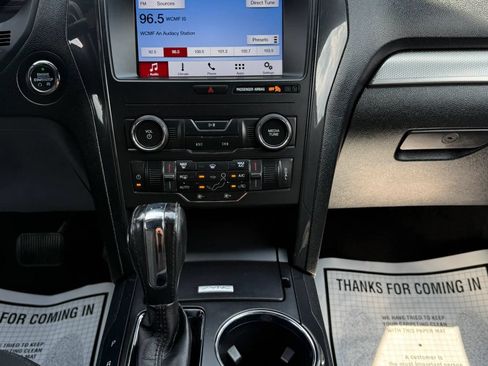 Used 2018 Ford Explorer XLT w/ Equipment Group 201A AWD/4WD image 29