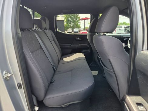 Used 2018 Toyota Tacoma TRD Sport AWD/4WD image 17