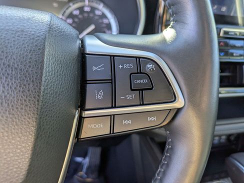 Used 2022 Toyota Highlander Platinum AWD/4WD image 19