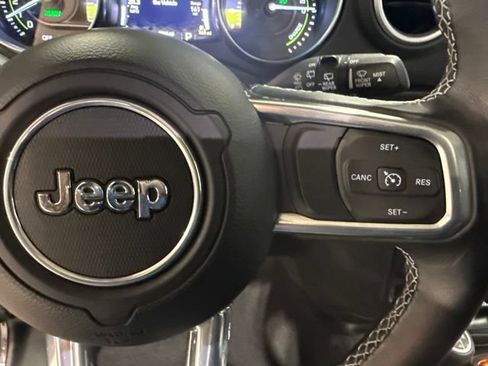 Used 2022 Jeep Wrangler Unlimited Sahara w/ Cold Weather Group AWD/4WD image 40