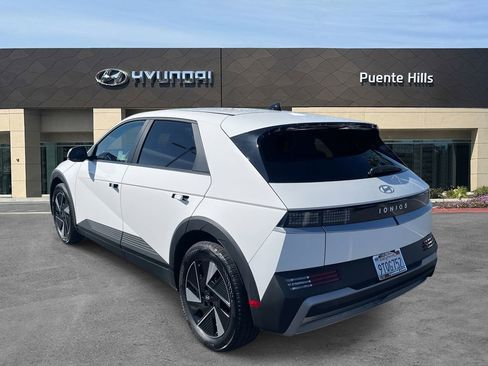 Certified 2025 Hyundai Ioniq 5 SE image 4