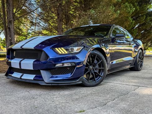 Used 2018 Ford Mustang Shelby GT350 image 2