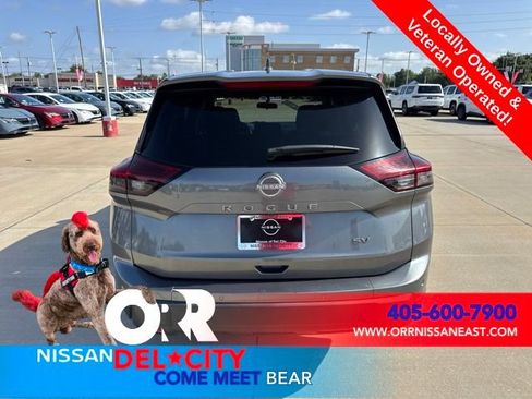 Used 2024 Nissan Rogue SV FWD image 4