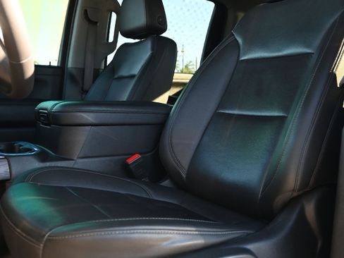 Used 2021 GMC Sierra 3500 SLT w/ SLT Convenience Package image 18