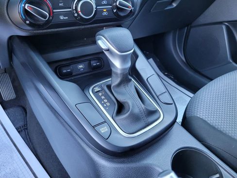 Used 2025 Kia Soul LX w/ LX Technology Package FWD image 20