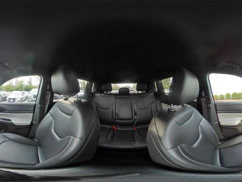 Used 2025 Jeep Compass Limited image 41