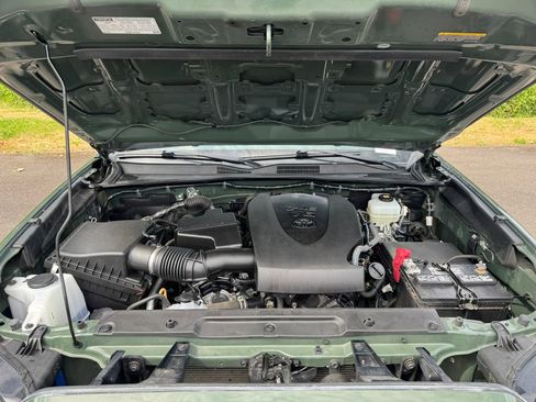 Used 2021 Toyota Tacoma TRD Off-Road AWD/4WD image 15